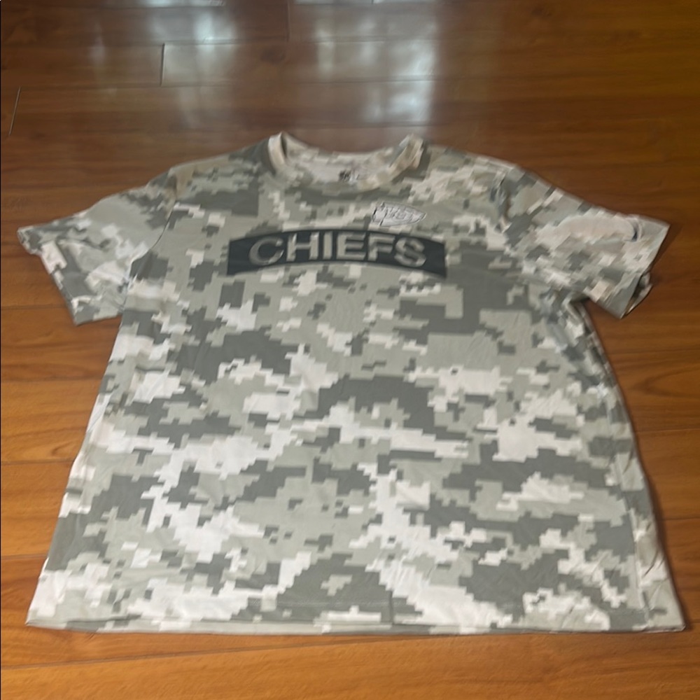 Salute to Service Kansas City Chiefs Nike men’s 2XL